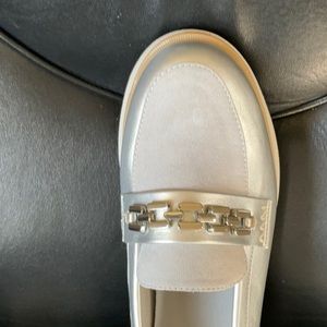 Silver Bandolino Loafers like new condition 1” heel